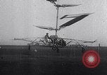 Standbild D'Ascanio Hubschrauber Ciampino Italien, 1930, aus Sekunde 27 historischem Filmmaterial Videoclip 65675038467