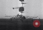 Standbild D'Ascanio Hubschrauber Ciampino Italien, 1930, aus Sekunde 29 historischem Filmmaterial Videoclip 65675038467
