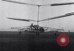 Standbild D'Ascanio Hubschrauber Ciampino Italien, 1930, aus Sekunde 32 historischem Filmmaterial Videoclip 65675038467