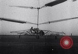 Standbild D'Ascanio Hubschrauber Ciampino Italien, 1930, aus Sekunde 35 historischem Filmmaterial Videoclip 65675038467