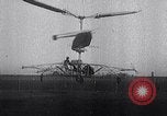 Standbild D'Ascanio Hubschrauber Ciampino Italien, 1930, aus Sekunde 36 historischem Filmmaterial Videoclip 65675038467
