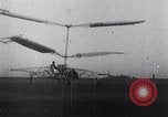 Standbild D'Ascanio Hubschrauber Ciampino Italien, 1930, aus Sekunde 50 historischem Filmmaterial Videoclip 65675038467