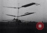 Standbild D'Ascanio Hubschrauber Ciampino Italien, 1930, aus Sekunde 51 historischem Filmmaterial Videoclip 65675038467