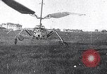 Standbild D'Ascanio Hubschrauber Ciampino Italien, 1930, aus Sekunde 57 historischem Filmmaterial Videoclip 65675038467