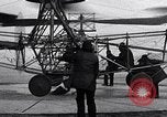 Standbild De Bothezat Helikopter test Dayton Ohio USA, 1922, aus Sekunde 60 historischem Filmmaterial Videoclip 65675038470