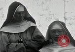 Standbild Schwester Hallowana Manila Philippinen, 1945, aus Sekunde 5 historischem Filmmaterial Videoclip 65675038472