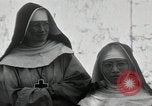 Standbild Schwester Hallowana Manila Philippinen, 1945, aus Sekunde 6 historischem Filmmaterial Videoclip 65675038472