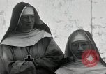 Standbild Schwester Hallowana Manila Philippinen, 1945, aus Sekunde 7 historischem Filmmaterial Videoclip 65675038472