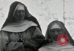 Standbild Schwester Hallowana Manila Philippinen, 1945, aus Sekunde 8 historischem Filmmaterial Videoclip 65675038472