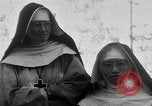 Standbild Schwester Hallowana Manila Philippinen, 1945, aus Sekunde 9 historischem Filmmaterial Videoclip 65675038472