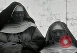 Standbild Schwester Hallowana Manila Philippinen, 1945, aus Sekunde 10 historischem Filmmaterial Videoclip 65675038472