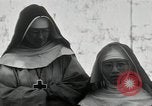 Standbild Schwester Hallowana Manila Philippinen, 1945, aus Sekunde 11 historischem Filmmaterial Videoclip 65675038472