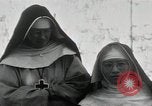 Standbild Schwester Hallowana Manila Philippinen, 1945, aus Sekunde 12 historischem Filmmaterial Videoclip 65675038472