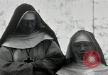 Standbild Schwester Hallowana Manila Philippinen, 1945, aus Sekunde 19 historischem Filmmaterial Videoclip 65675038472