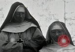 Standbild Schwester Hallowana Manila Philippinen, 1945, aus Sekunde 21 historischem Filmmaterial Videoclip 65675038472