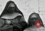 Standbild Schwester Hallowana Manila Philippinen, 1945, aus Sekunde 22 historischem Filmmaterial Videoclip 65675038472