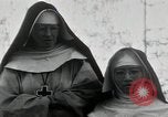 Standbild Schwester Hallowana Manila Philippinen, 1945, aus Sekunde 23 historischem Filmmaterial Videoclip 65675038472