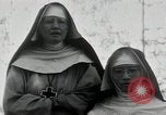 Standbild Schwester Hallowana Manila Philippinen, 1945, aus Sekunde 25 historischem Filmmaterial Videoclip 65675038472