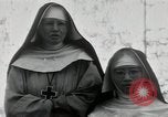 Standbild Schwester Hallowana Manila Philippinen, 1945, aus Sekunde 26 historischem Filmmaterial Videoclip 65675038472