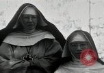 Standbild Schwester Hallowana Manila Philippinen, 1945, aus Sekunde 31 historischem Filmmaterial Videoclip 65675038472