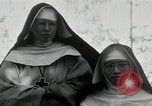 Standbild Schwester Hallowana Manila Philippinen, 1945, aus Sekunde 32 historischem Filmmaterial Videoclip 65675038472