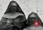 Standbild Schwester Hallowana Manila Philippinen, 1945, aus Sekunde 33 historischem Filmmaterial Videoclip 65675038472