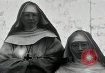 Standbild Schwester Hallowana Manila Philippinen, 1945, aus Sekunde 36 historischem Filmmaterial Videoclip 65675038472