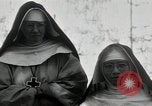 Standbild Schwester Hallowana Manila Philippinen, 1945, aus Sekunde 39 historischem Filmmaterial Videoclip 65675038472
