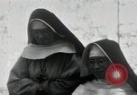 Standbild Schwester Hallowana Manila Philippinen, 1945, aus Sekunde 41 historischem Filmmaterial Videoclip 65675038472