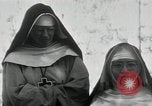 Standbild Schwester Hallowana Manila Philippinen, 1945, aus Sekunde 49 historischem Filmmaterial Videoclip 65675038472