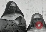 Standbild Schwester Hallowana Manila Philippinen, 1945, aus Sekunde 53 historischem Filmmaterial Videoclip 65675038472