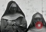 Standbild Schwester Hallowana Manila Philippinen, 1945, aus Sekunde 57 historischem Filmmaterial Videoclip 65675038472