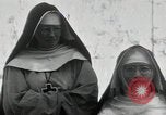 Standbild Schwester Hallowana Manila Philippinen, 1945, aus Sekunde 58 historischem Filmmaterial Videoclip 65675038472