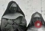 Standbild Schwester Hallowana Manila Philippinen, 1945, aus Sekunde 59 historischem Filmmaterial Videoclip 65675038472