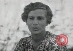 Standbild der englischen Frau Manila Philippinen, 1945, aus Sekunde 16 historischem Filmmaterial Videoclip 65675038478