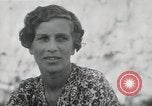 Standbild der englischen Frau Manila Philippinen, 1945, aus Sekunde 18 historischem Filmmaterial Videoclip 65675038478