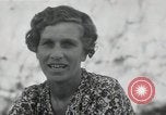 Standbild der englischen Frau Manila Philippinen, 1945, aus Sekunde 24 historischem Filmmaterial Videoclip 65675038478
