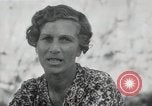 Standbild der englischen Frau Manila Philippinen, 1945, aus Sekunde 29 historischem Filmmaterial Videoclip 65675038478