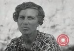 Standbild der englischen Frau Manila Philippinen, 1945, aus Sekunde 30 historischem Filmmaterial Videoclip 65675038478