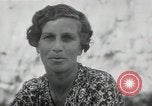 Standbild der englischen Frau Manila Philippinen, 1945, aus Sekunde 33 historischem Filmmaterial Videoclip 65675038478