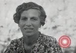 Standbild der englischen Frau Manila Philippinen, 1945, aus Sekunde 35 historischem Filmmaterial Videoclip 65675038478