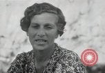 Standbild der englischen Frau Manila Philippinen, 1945, aus Sekunde 36 historischem Filmmaterial Videoclip 65675038478