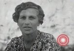 Standbild der englischen Frau Manila Philippinen, 1945, aus Sekunde 37 historischem Filmmaterial Videoclip 65675038478