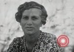 Standbild der englischen Frau Manila Philippinen, 1945, aus Sekunde 38 historischem Filmmaterial Videoclip 65675038478