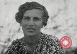 Standbild der englischen Frau Manila Philippinen, 1945, aus Sekunde 46 historischem Filmmaterial Videoclip 65675038478