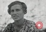 Standbild der englischen Frau Manila Philippinen, 1945, aus Sekunde 51 historischem Filmmaterial Videoclip 65675038478