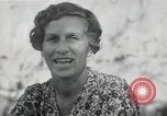 Standbild der englischen Frau Manila Philippinen, 1945, aus Sekunde 52 historischem Filmmaterial Videoclip 65675038478