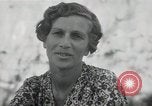 Standbild der englischen Frau Manila Philippinen, 1945, aus Sekunde 53 historischem Filmmaterial Videoclip 65675038478