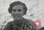 Standbild der englischen Frau Manila Philippinen, 1945, aus Sekunde 55 historischem Filmmaterial Videoclip 65675038478