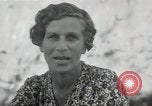 Standbild der englischen Frau Manila Philippinen, 1945, aus Sekunde 56 historischem Filmmaterial Videoclip 65675038478